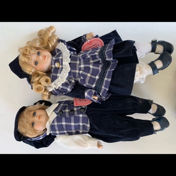 Collectible 2 porcelain dolls twins blond gril & boy dolls blue eyes twin cloths - Picture 4 of 4